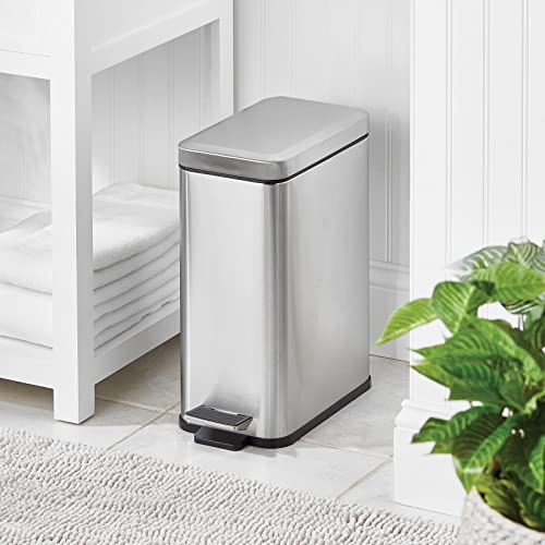 mDesign Pedal Bin — Waste Bin with Pedal, Lid and Plastic Bucket Insert for Bathroom, Kitchen, and Office — Metal Household Rubbish Bin with Ergonomic Design — Brushed Silver - color: Brushed, size: 2.6 Gallon