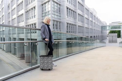 reisenthel carrycruiser Frame Leo Nero - Portable Shopping Trolley with Sturdy Aluminum Frame, Shoulder Strap and Removable mesh Inner Bag -Water-Repellent - color: Frame Leo Nero